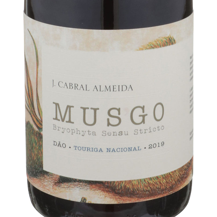 J. Cabral Almeida Dao Tinto Musgo Touriga Nacional 2019 - 750ML